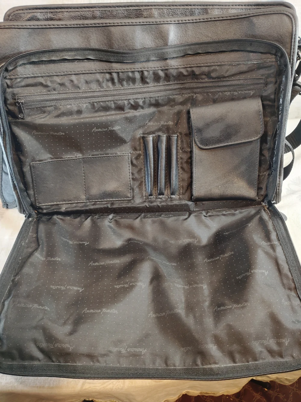 American Tourister Black Genuine Leather Crossbody/Briefcase/Messenger  Bag